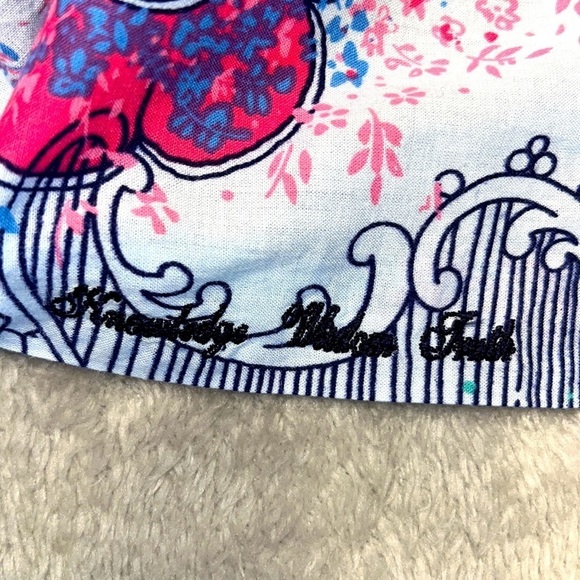 Beautiful, like new Robert Graham shirt - Picture 11 of 11